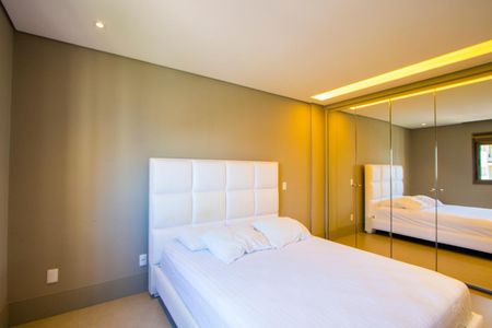 Apartamento à venda com 160m², 3 quartos e 3 vagas Apartamento à venda com 160m², 3 quartos e 3 vagasQuarto 2 - Suíte