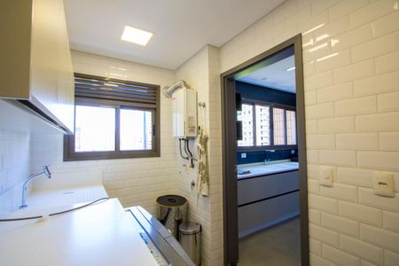 Apartamento à venda com 160m², 3 quartos e 3 vagas Apartamento à venda com 160m², 3 quartos e 3 vagasÁrea de serviço