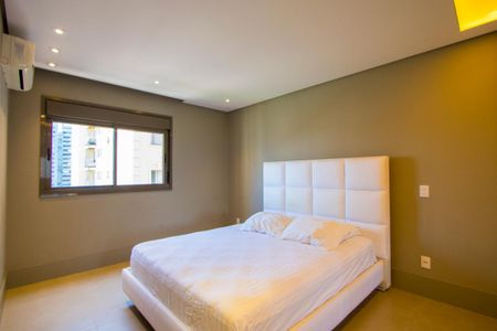 Apartamento à venda com 160m², 3 quartos e 3 vagas Apartamento à venda com 160m², 3 quartos e 3 vagasQuarto 2 - Suíte