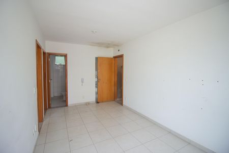 Sala de casa de condomínio à venda com 2 quartos, 49m² em Chácara Contagem, Contagem