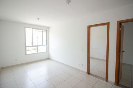 Sala de casa de condomínio à venda com 2 quartos, 49m² em Chácara Contagem, Contagem