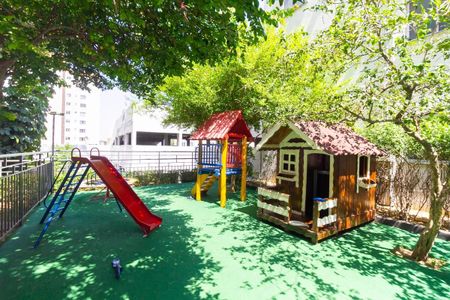 Apartamento à venda com 48m², 2 quartos e 1 vaga Apartamento à venda com 48m², 2 quartos e 1 vagaÁrea comum - Playground