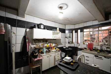 Casa para alugar com 60m², 2 quartos e 2 vagasCozinha