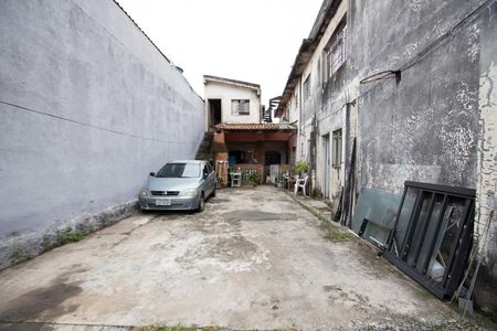 Casa para alugar com 60m², 2 quartos e 2 vagasEntrada