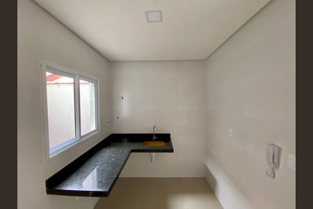 Cozinha de casa de condomínio para alugar com 2 quartos, 57m² em Vila Assuncao, Praia Grande
