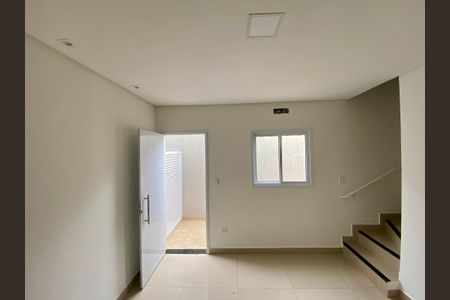 Sala de casa de condomínio para alugar com 2 quartos, 57m² em Vila Assuncao, Praia Grande