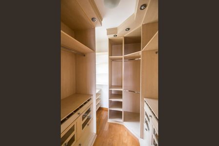 Casa de condomínio para alugar com 163m², 1 quarto e 2 vagas Casa de condomínio para alugar com 163m², 1 quarto e 2 vagasCloset da Suíte