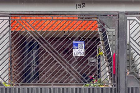 Casa à venda com 182m², 3 quartos e 2 vagas Casa à venda com 182m², 3 quartos e 2 vagasPlaca Instalada na Fachada