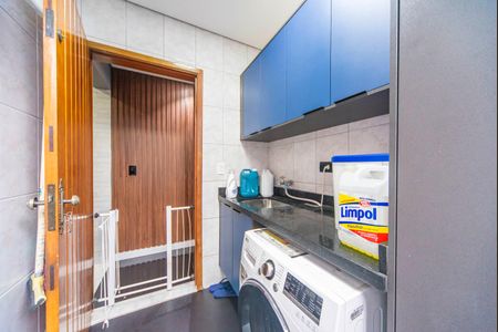 Casa à venda com 182m², 3 quartos e 2 vagas Casa à venda com 182m², 3 quartos e 2 vagasÁrea de Serviço