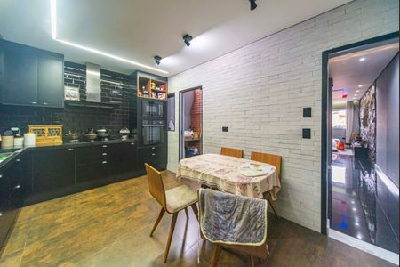 Casa à venda com 182m², 3 quartos e 2 vagas Casa à venda com 182m², 3 quartos e 2 vagasCozinha