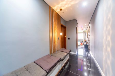 Casa à venda com 182m², 3 quartos e 2 vagas Casa à venda com 182m², 3 quartos e 2 vagasHall