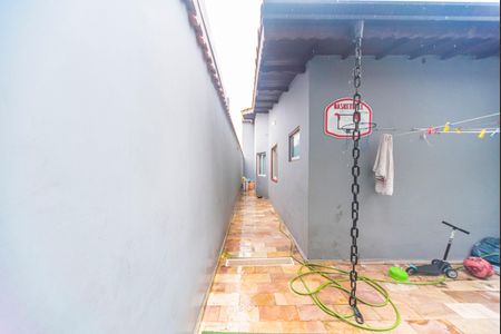 Casa à venda com 182m², 3 quartos e 2 vagas Casa à venda com 182m², 3 quartos e 2 vagasQuintal e corredor Externo