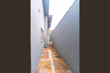 Casa à venda com 182m², 3 quartos e 2 vagas Casa à venda com 182m², 3 quartos e 2 vagasQuintal e corredor Externo