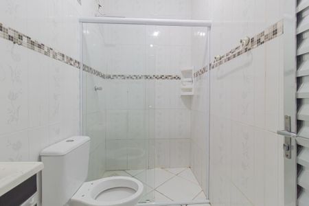 Banheiro Social de apartamento para alugar com 1 quarto, 45m² em Jardim Eliane, São Paulo