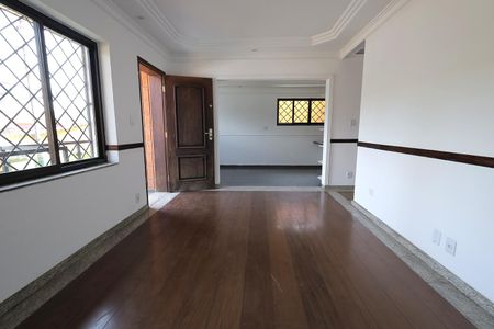 Casa à venda com 160m², 3 quartos e 2 vagasSala
