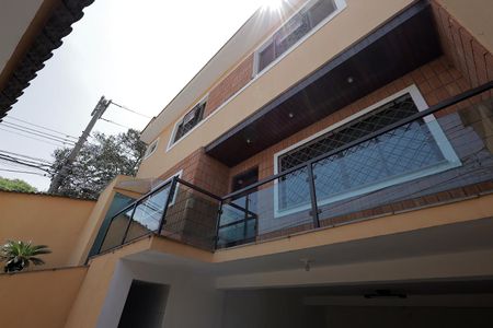 Casa à venda com 160m², 3 quartos e 2 vagasFachada