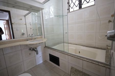 Casa à venda com 160m², 3 quartos e 2 vagasBanheiro 2