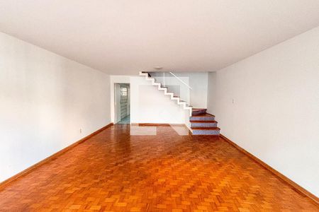 Casa para alugar com 3 quartos, 217m² em Mirandópolis, São Paulo