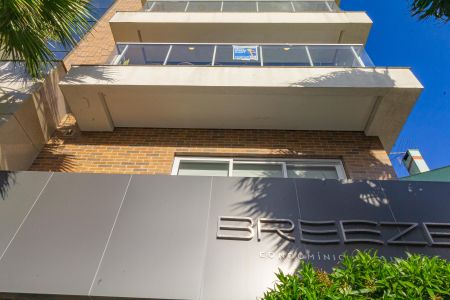 Apartamento à venda com 104m², 2 quartos e 2 vagas Apartamento à venda com 104m², 2 quartos e 2 vagasFachada