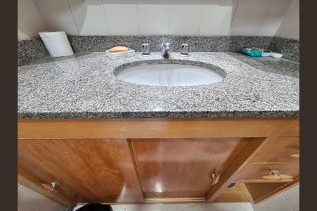 Apartamento à venda com 75m², 2 quartos e 2 vagas Apartamento à venda com 75m², 2 quartos e 2 vagasBanheiro Social