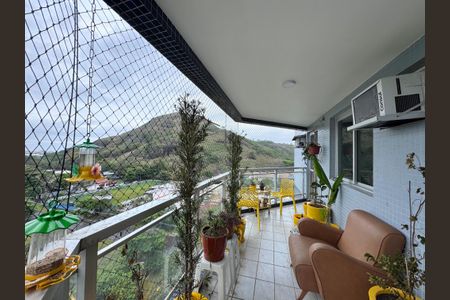 Apartamento à venda com 75m², 2 quartos e 2 vagas Apartamento à venda com 75m², 2 quartos e 2 vagasVaranda