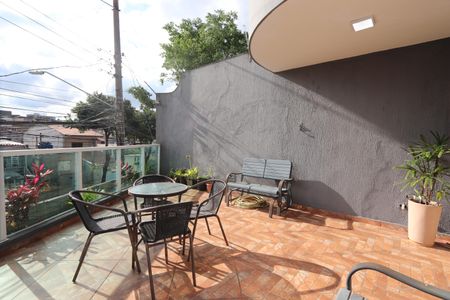 Casa à venda com 312m², 3 quartos e 3 vagasVaranda da Frente