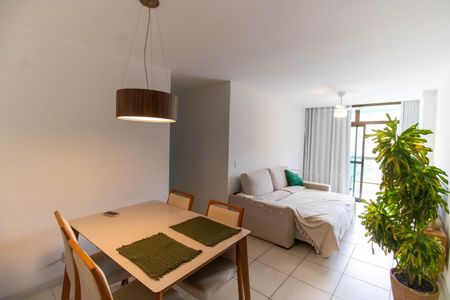 Apartamento à venda com 75m², 2 quartos e 1 vaga Apartamento à venda com 75m², 2 quartos e 1 vagaSala