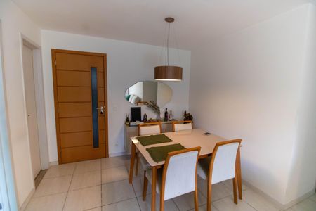 Apartamento à venda com 75m², 2 quartos e 1 vaga Apartamento à venda com 75m², 2 quartos e 1 vagaSala