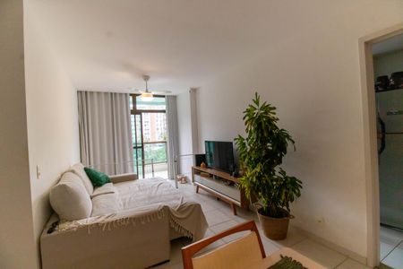 Apartamento à venda com 75m², 2 quartos e 1 vaga Apartamento à venda com 75m², 2 quartos e 1 vagaSala
