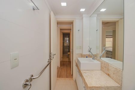 Apartamento para alugar com 110m², 2 quartos e 2 vagasBanheiro da Suíte