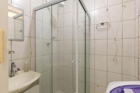 Banheiro de kitnet/studio para alugar com 1 quarto, 23m² em Consolação, São Paulo