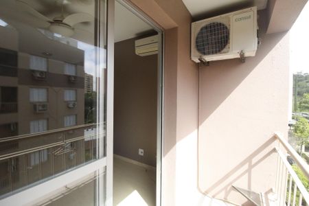 Sacada de apartamento à venda com 3 quartos, 69m² em Jardim Carvalho, Porto Alegre