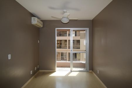 Sala de apartamento à venda com 3 quartos, 69m² em Jardim Carvalho, Porto Alegre