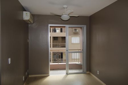 Sala de apartamento à venda com 3 quartos, 69m² em Jardim Carvalho, Porto Alegre