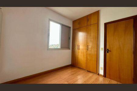 Apartamento para alugar com 76m², 3 quartos e 1 vaga Apartamento para alugar com 76m², 3 quartos e 1 vagaQuarto