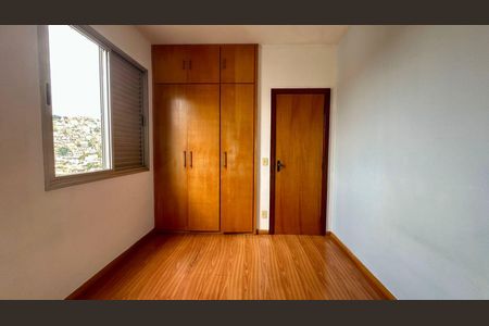 Apartamento para alugar com 76m², 3 quartos e 1 vaga Apartamento para alugar com 76m², 3 quartos e 1 vagaQuarto