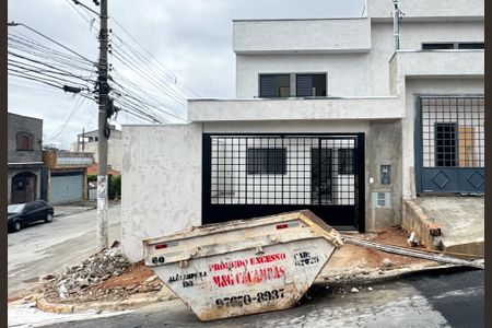 Casa à venda com 90m², 2 quartos e 2 vagasFachada 