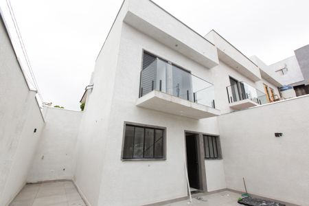 Casa à venda com 90m², 2 quartos e 2 vagasFachada 