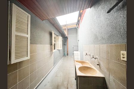 Casa à venda com 250m², 4 quartos e 2 vagas Casa à venda com 250m², 4 quartos e 2 vagascasa 1 - área de serviço