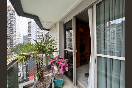 Varanda da Sala de apartamento para alugar com 2 quartos, 62m² em Vila Nova Conceição, São Paulo