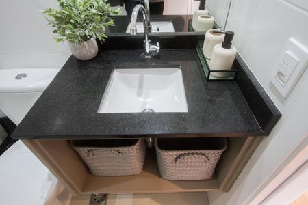 Banheiro Social de kitnet/studio para alugar com 1 quarto, 25m² em Jardim das Acacias, São Paulo