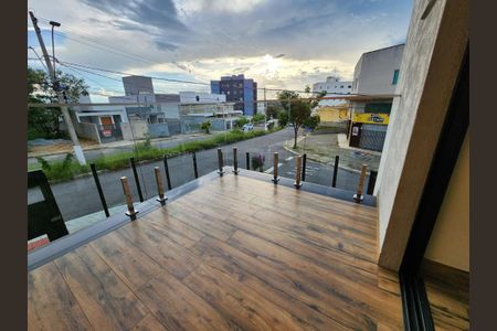 Varanda da suíte 1 de casa à venda com 3 quartos, 220m² em Jardim Imperial, Lagoa Santa