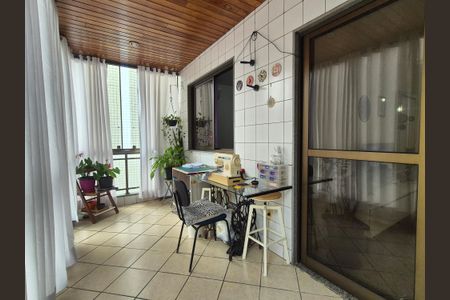 Apartamento à venda com 77m², 2 quartos e 1 vaga Apartamento à venda com 77m², 2 quartos e 1 vagaVaranda