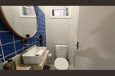 Casa à venda com 250m², 3 quartos e 2 vagas Casa à venda com 250m², 3 quartos e 2 vagasLavabo