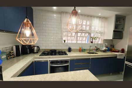 Casa à venda com 250m², 3 quartos e 2 vagas Casa à venda com 250m², 3 quartos e 2 vagasCozinha