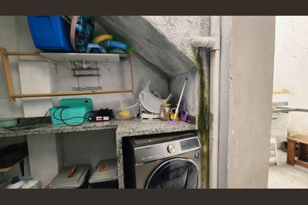 Casa à venda com 250m², 3 quartos e 2 vagas Casa à venda com 250m², 3 quartos e 2 vagasÁrea de Serviço