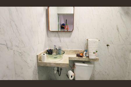 Casa à venda com 250m², 3 quartos e 2 vagas Casa à venda com 250m², 3 quartos e 2 vagasBanheiro da Suíte