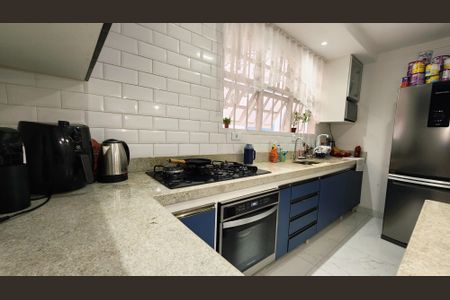 Casa à venda com 250m², 3 quartos e 2 vagas Casa à venda com 250m², 3 quartos e 2 vagasCozinha