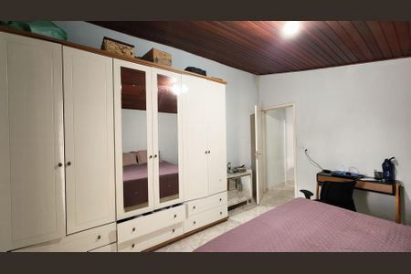 Casa à venda com 250m², 3 quartos e 2 vagas Casa à venda com 250m², 3 quartos e 2 vagasQuarto 2