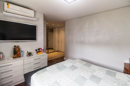 Apartamento à venda com 144m², 3 quartos e 2 vagasSuíte 1